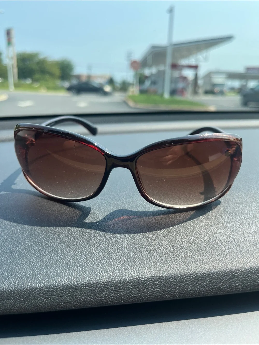 Women's Brown Gradient Sunglasses - Stylish UV Protection